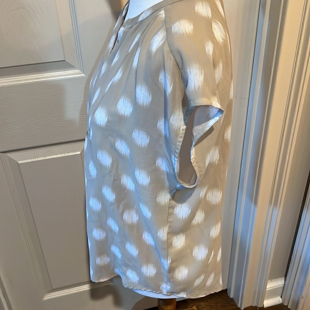 Liz Claiborne Sleeveless Semi Sheer Blouse Size Medium Like New. WT213 - Picture 3 of 5